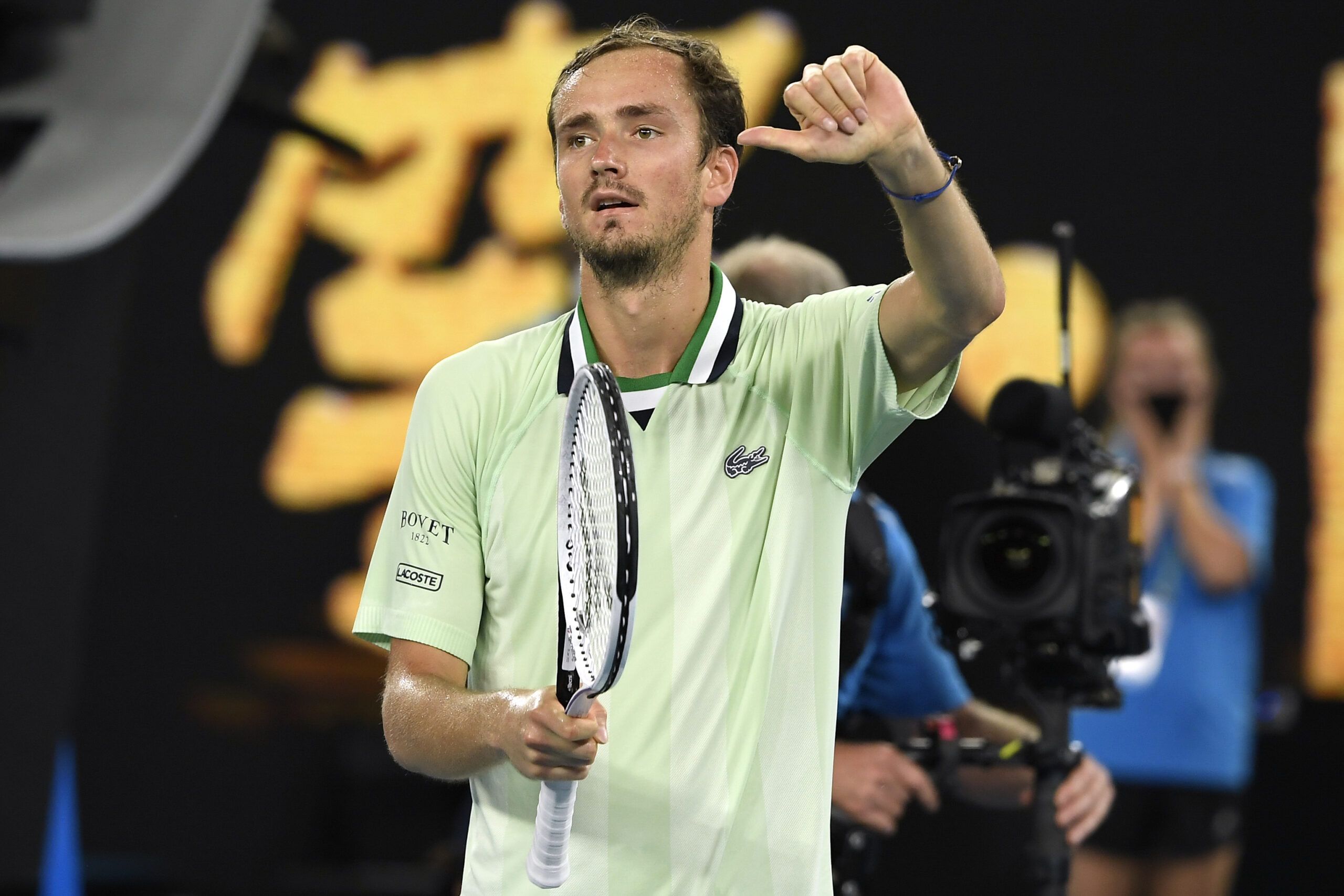 Medvedev dice adiós al No.1 ante un gran Monfils