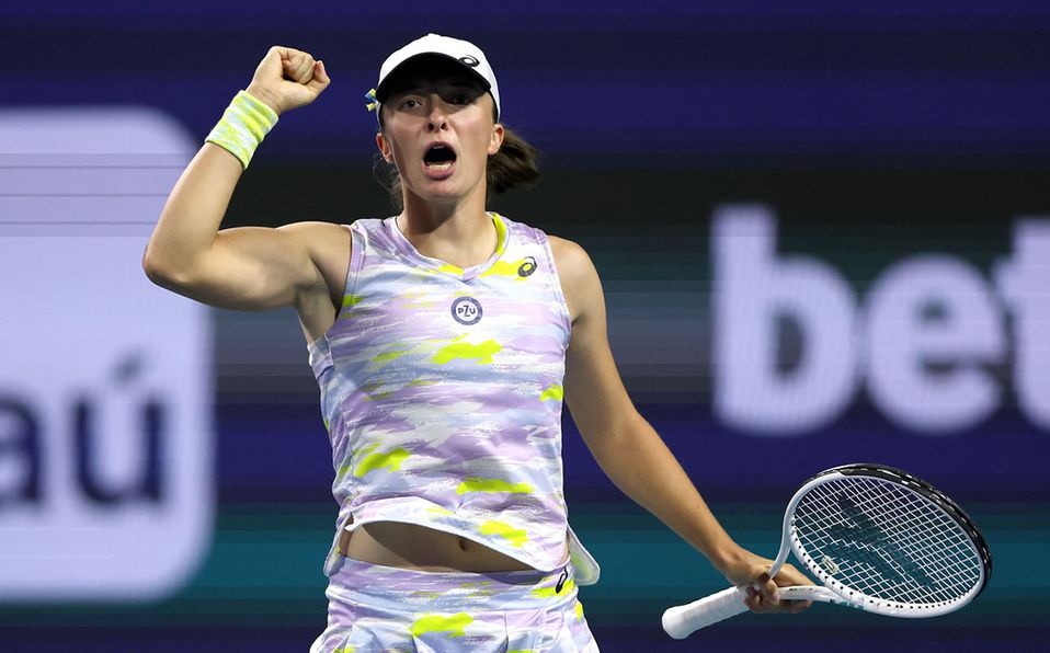 Swiatek sigue a paso firme en Miami