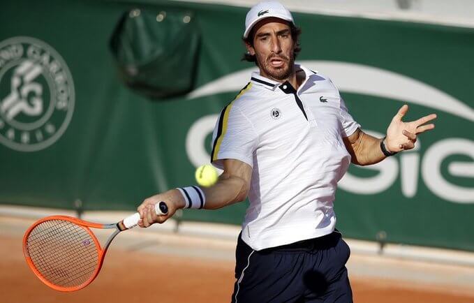 Cuevas arranca con fuerza en Roland Garros ante Brooksby