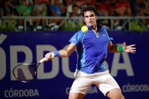 Tenistas campeones fuera top 200