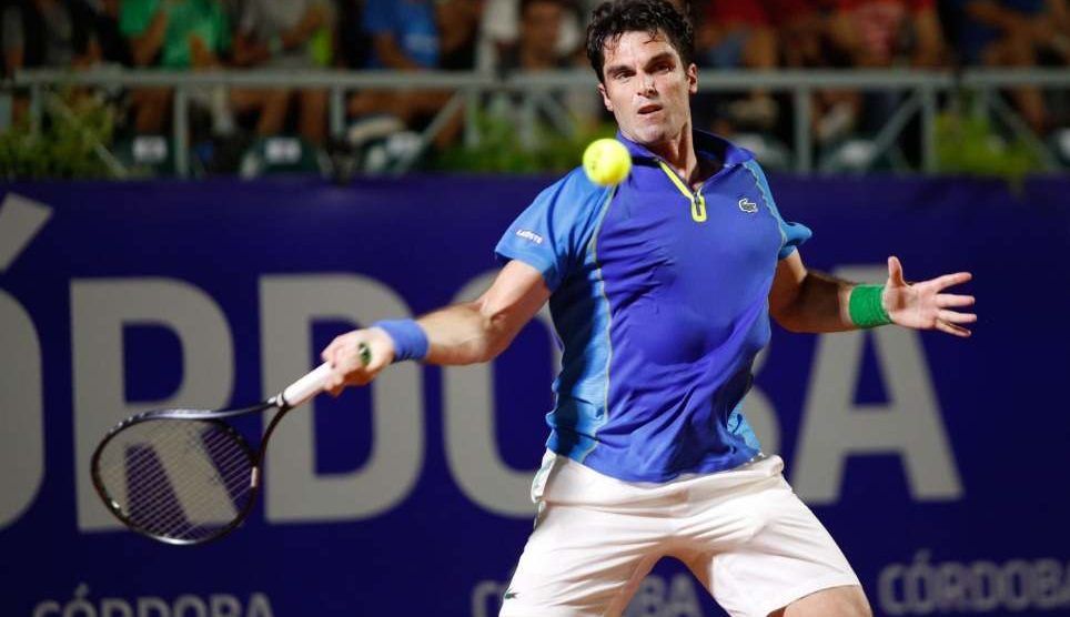 Tenistas campeones fuera top 200