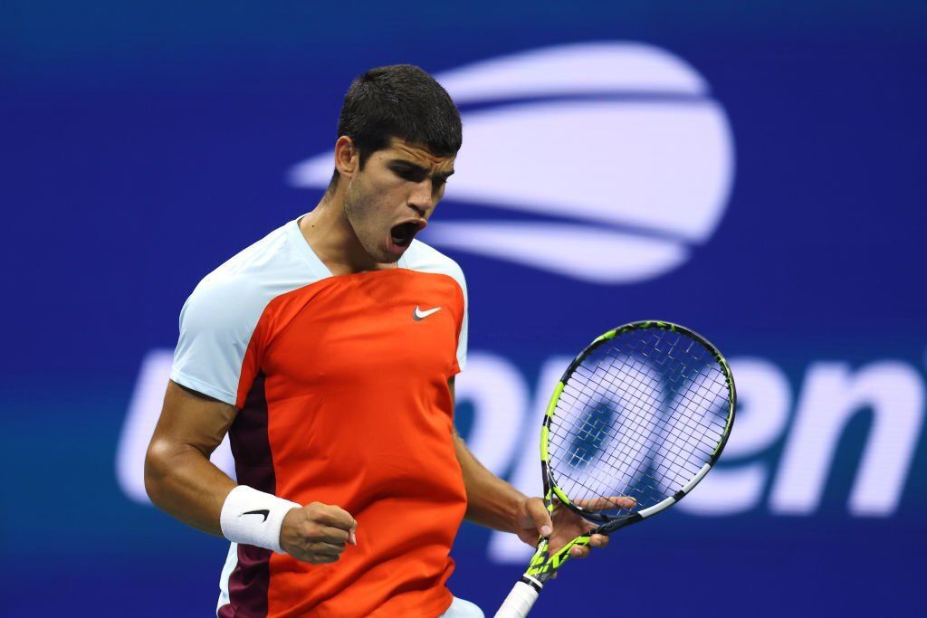 Alcaraz triunfa en una batalla en el US Open