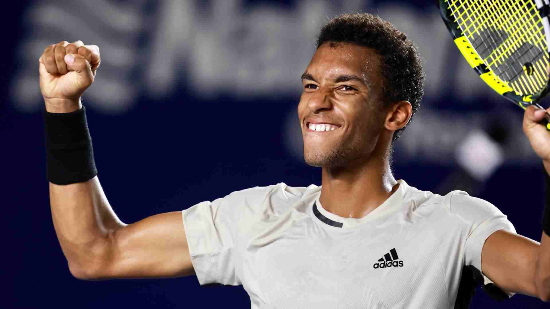 Aliassime sabe sufrir en el debut de Florencia