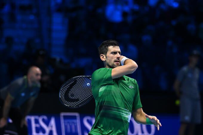 Djokovic solventa el debut ante Tsitsipas