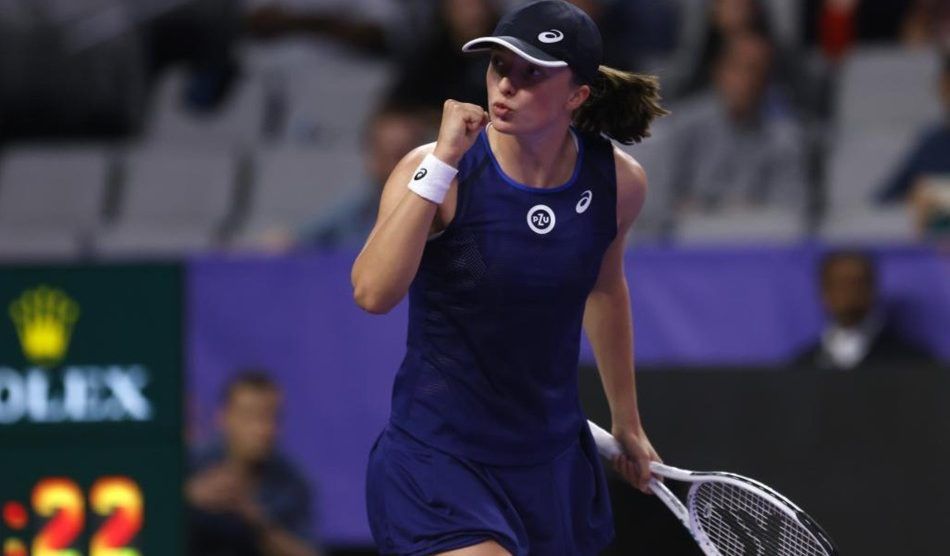 Swiatek, sólida rumbo a las semifinales de las WTA Finals. | Foto: WTA