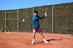 Alcaraz regresa entrenamientos tierra