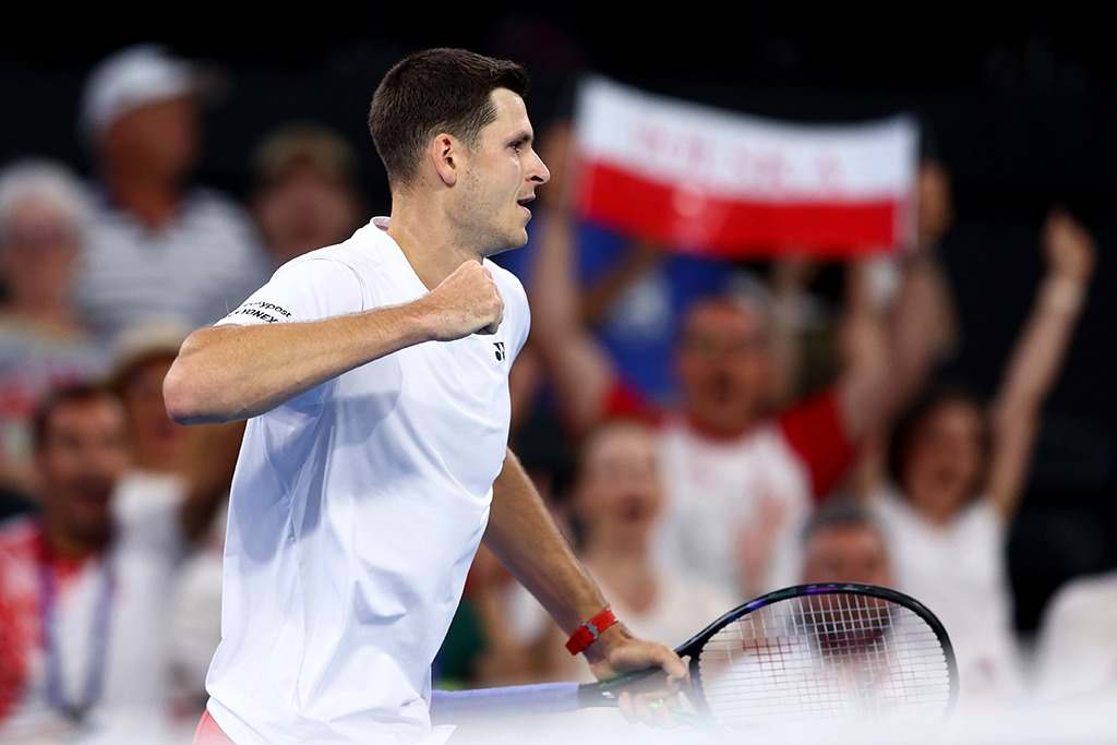 Hurkacz resiste a un notable Wawrinka