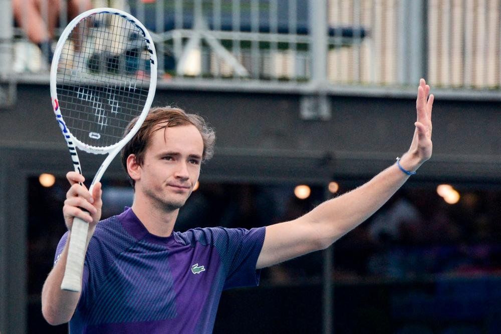 Medvedev sigue a paso firme en Adelaida