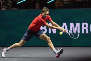 televisión horario atp rotterdam medvedev sinner