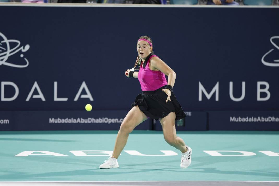 Ostapenko aguanta y avanza en Abu Dhabi