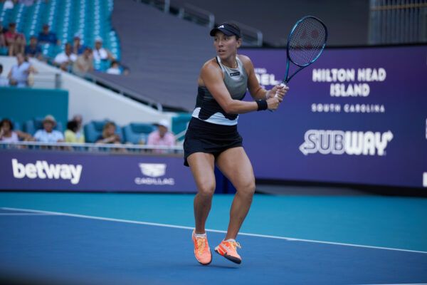 Pegula alcanza los cuartos en el Miami Open