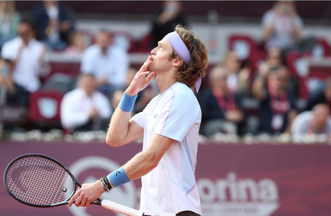 Rublev vence a un Dzumhur que fue de más a menos