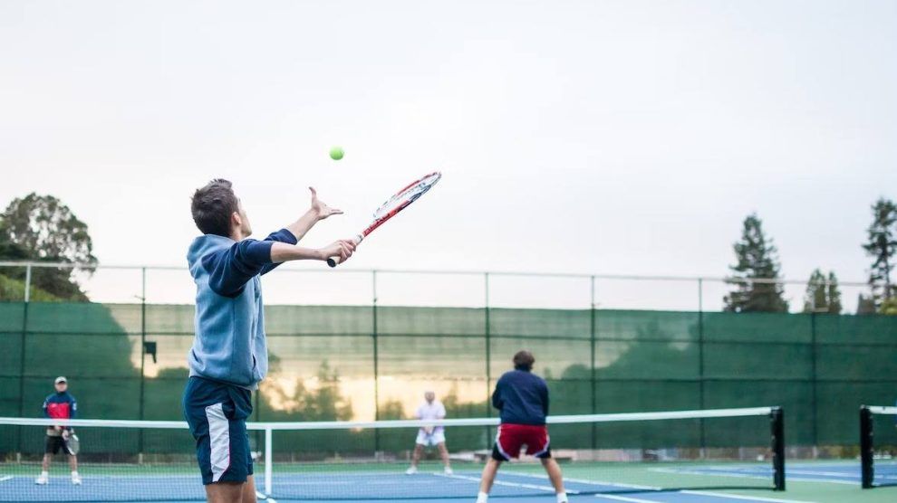 beneficios jugar al tenis