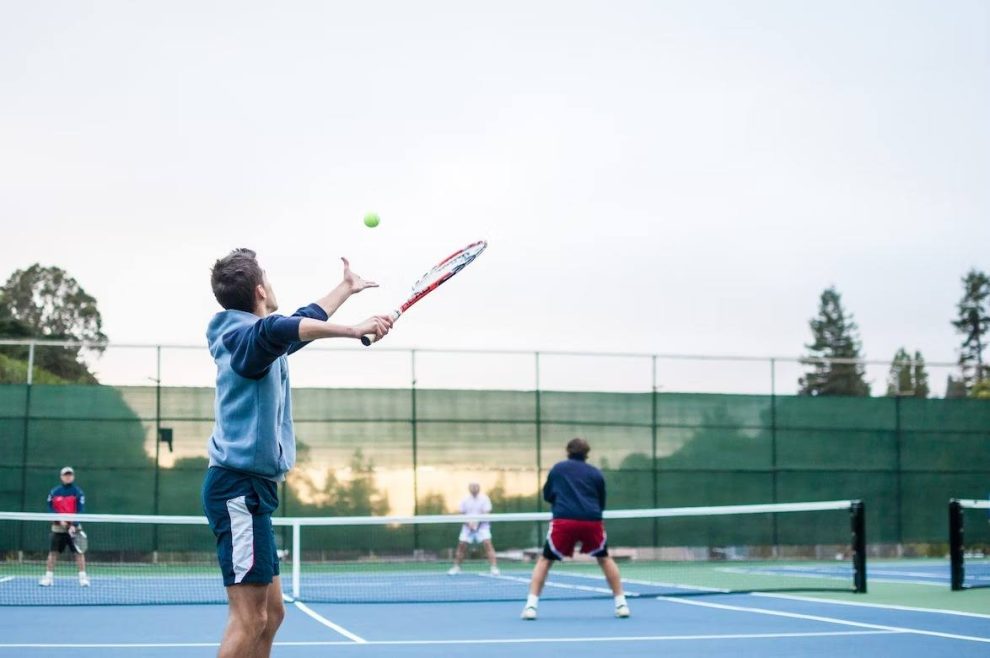 Cuáles son los beneficios de jugar al tenis y cuál es la edad ideal para  comenzar a practicarlo