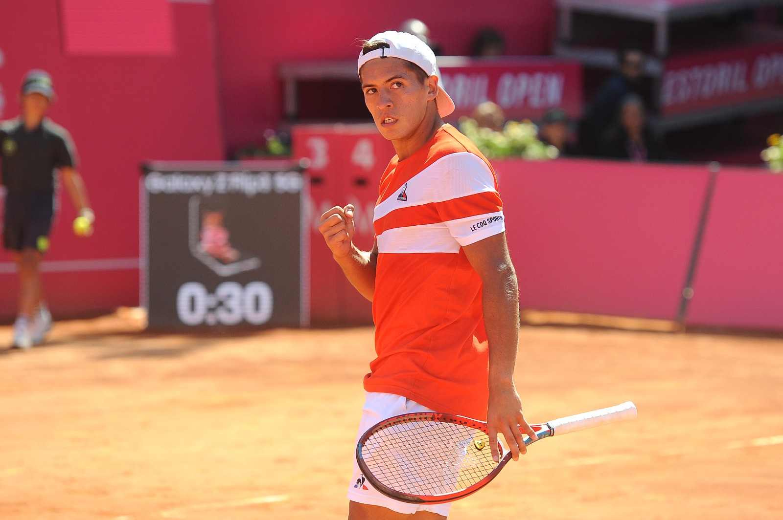 Báez, arranca con buen pie en su defensa por el título ante Albot en el ATP Estoril
