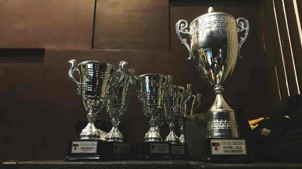 regalos niños juegan tenis