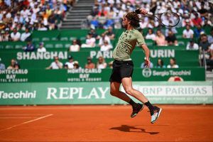Tsitsipas ganar tres títulos