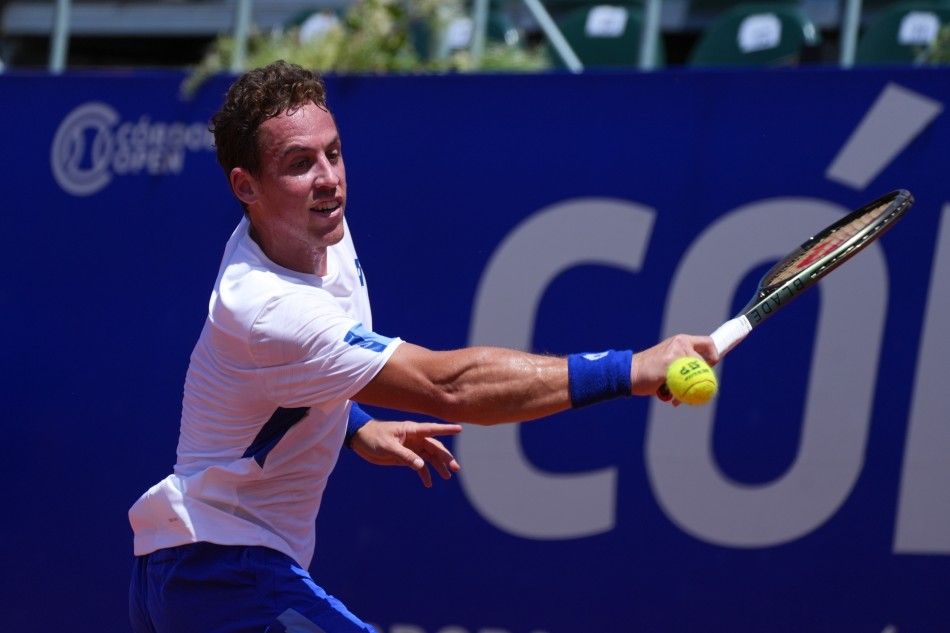 Carballés destraba un duro debut ante Nava en Roland Garros