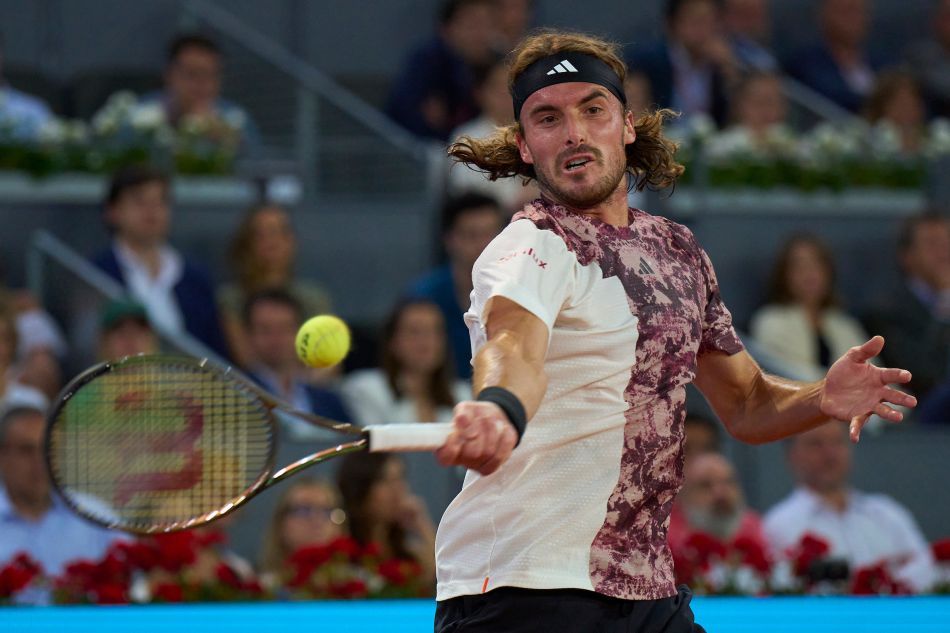 Tsitsipas se impone sobre Coric para seguir en Roma