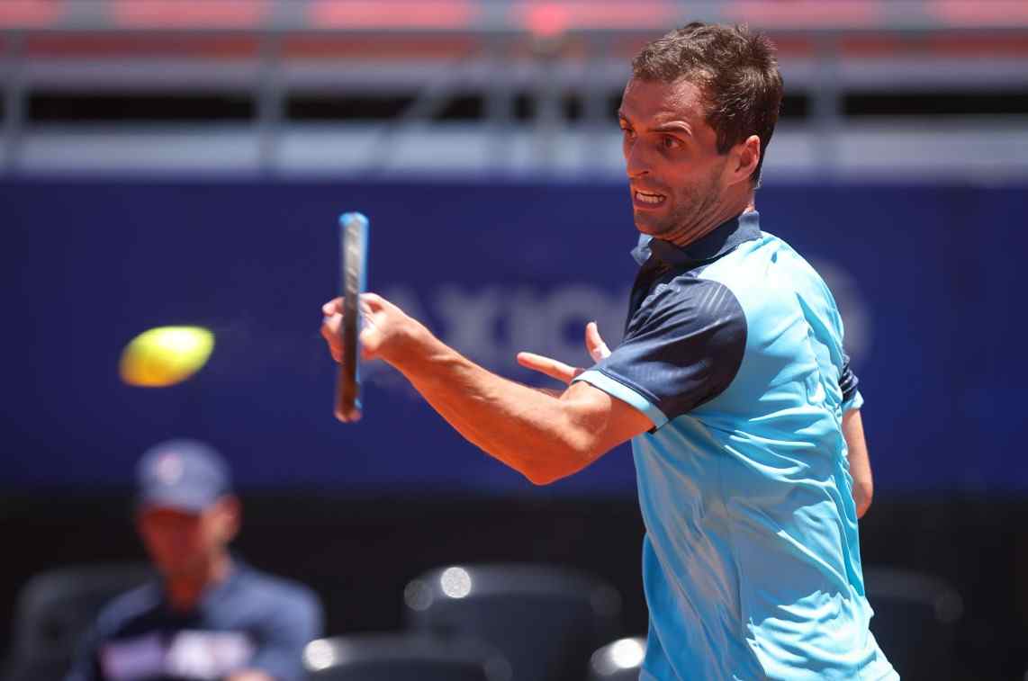 Ramos levanta cuatro bolas de partido para seguir en Burdeos