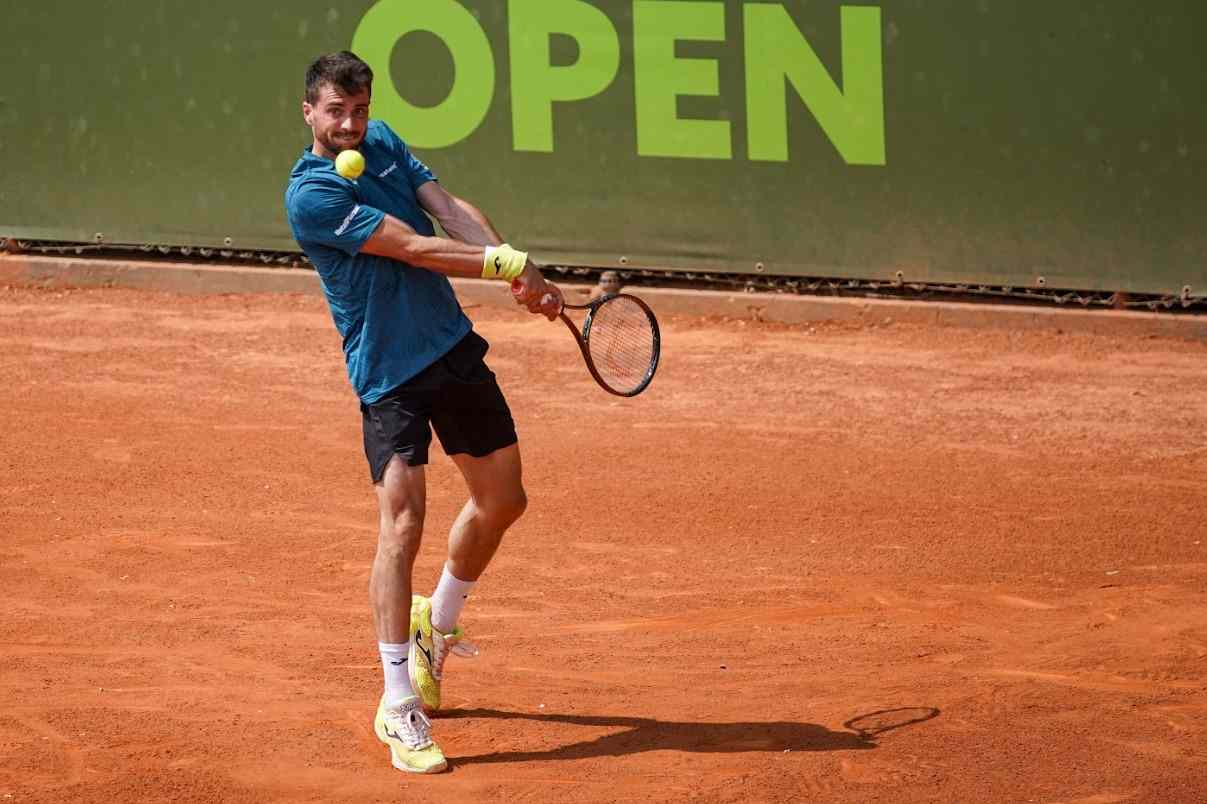 Martínez se deja llevar ante Meligeni en Oeiras