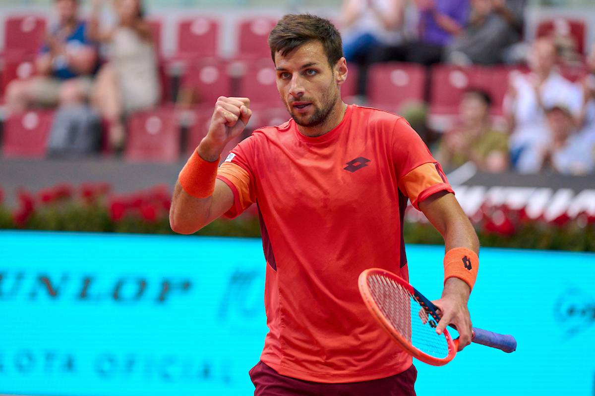 Bernabé Zapata rumbo a octavos tras derrotar a Safiullin en ATP Madrid