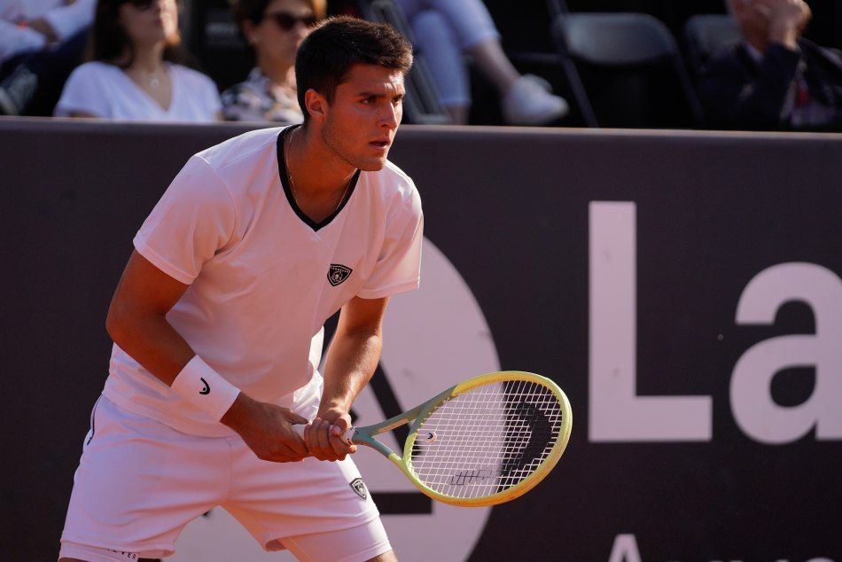 Llamas Ruiz avanza, Martínez se despide en qualy de Wimbledon