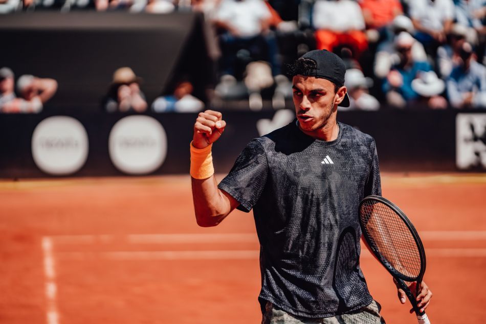 Cerúndolo domina su mente para avanzar en Roland Garros