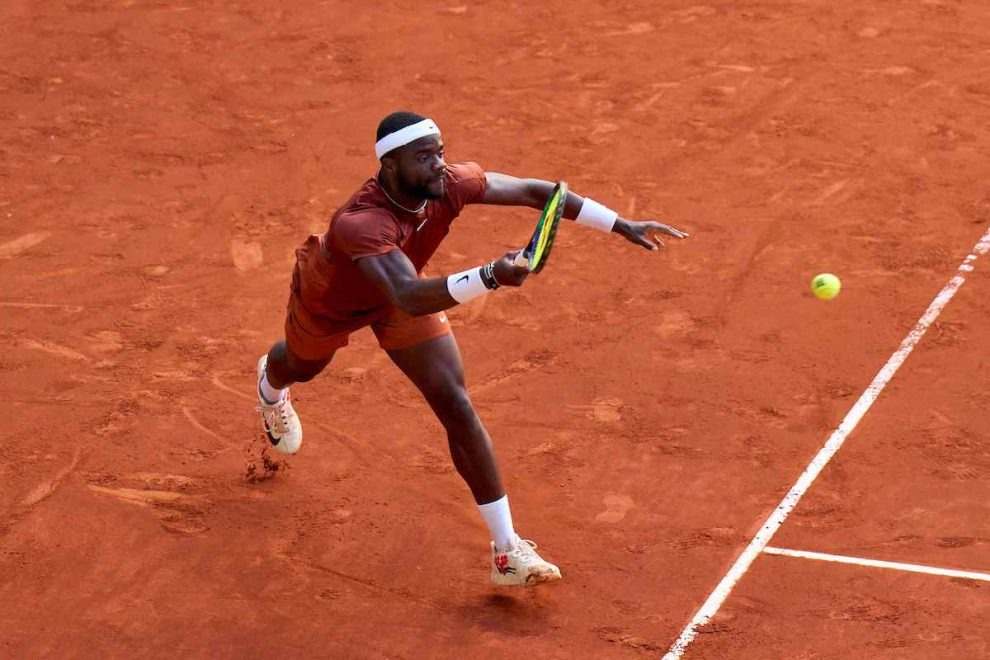 Tiafoe remonta y avanza en Stuttgart