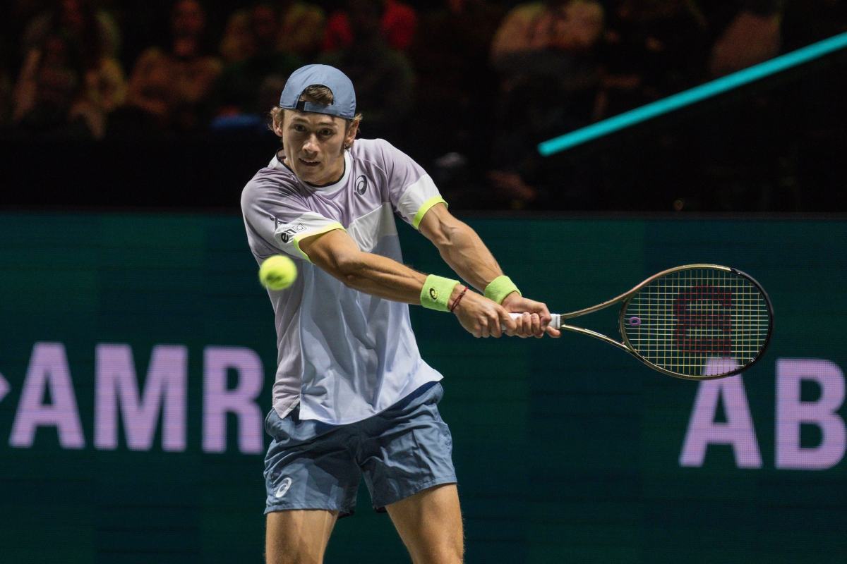 De Minaur doblega a Rune en Queen’s y pasa a la final
