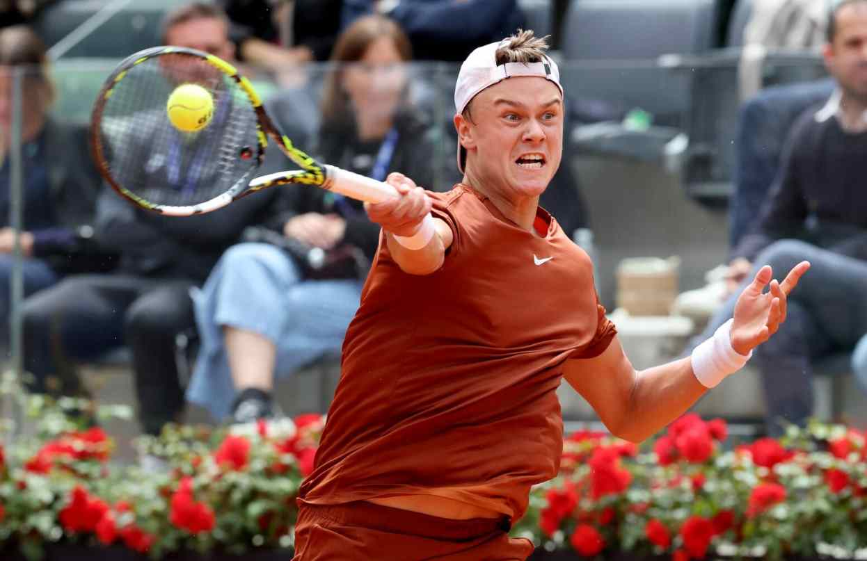 Rune arranca ganando con dos tie-breaks