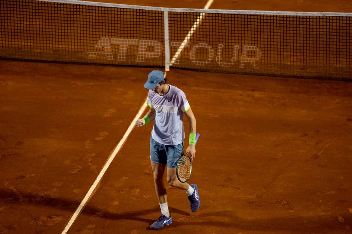 Jarry continúa avanzando firme en Roland Garros