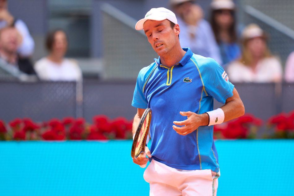 Bautista se despide en una batalla ante Safiullin en Wimbledon