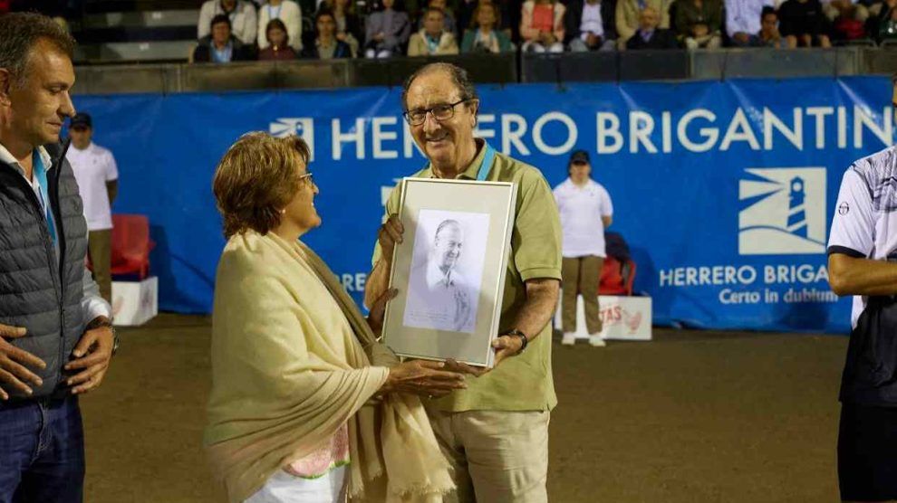 José Manuel satisfecho cartel conseguido