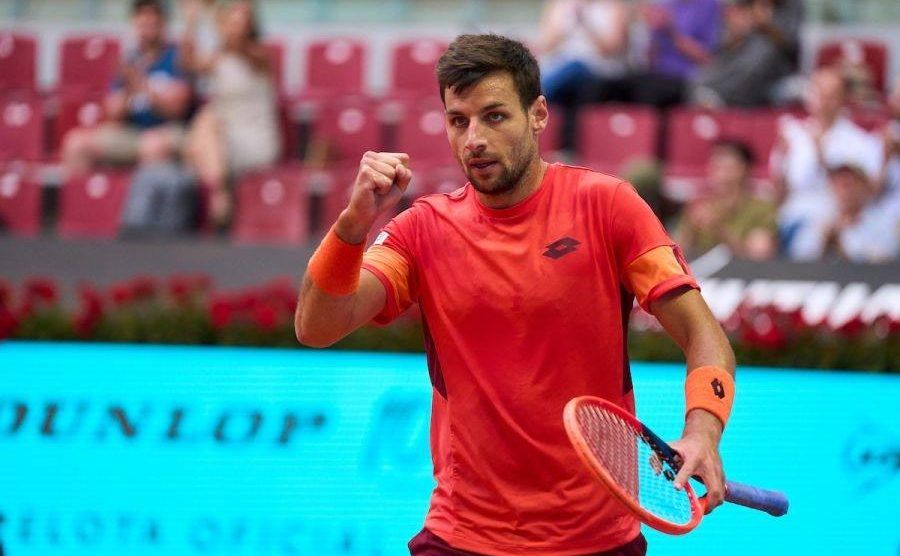 Zapata avanza Ficovich va Iasia