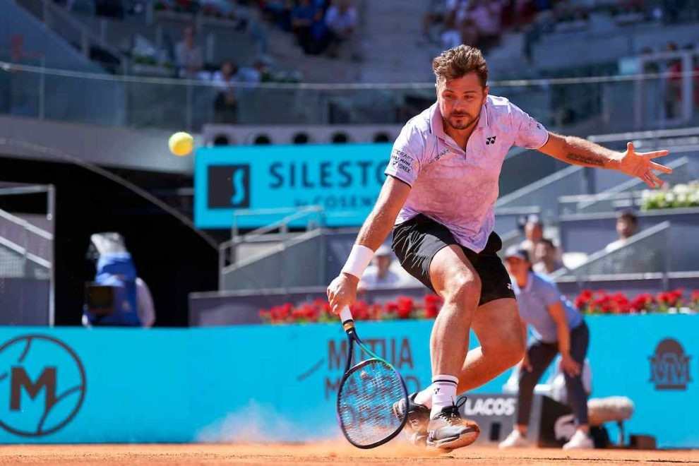 Wawrinka avanza tras la retirada de Carballés