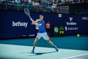 Medvedev baja ATP Washington
