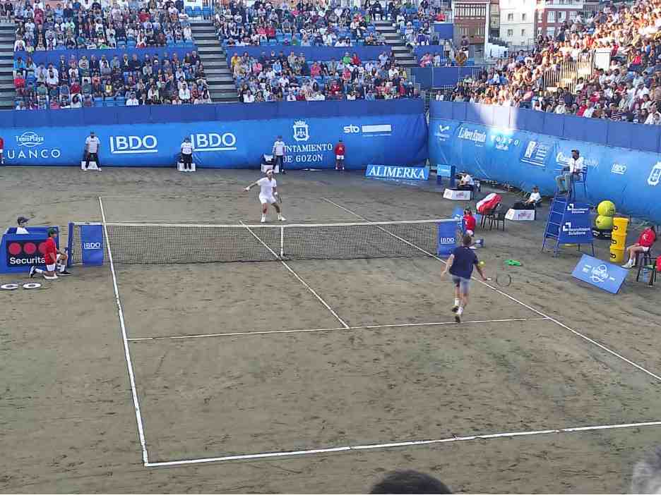 López Avendaño Tenis Playa Luanco