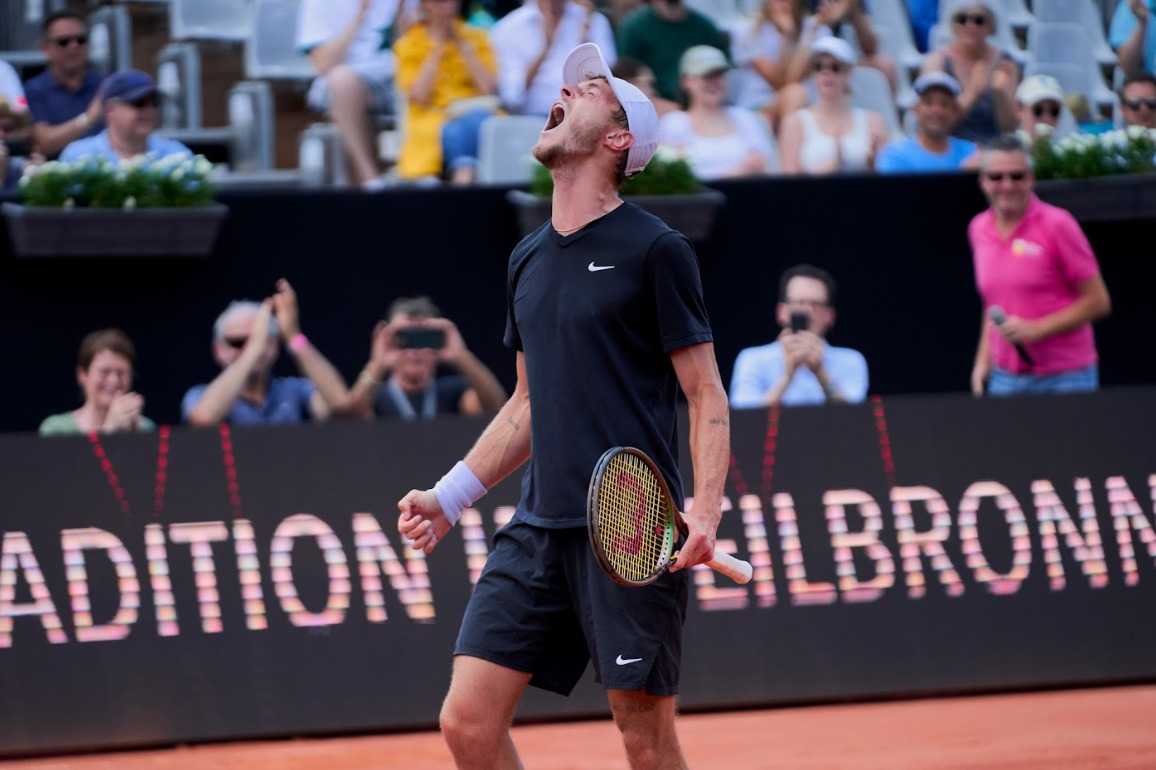 Molleker corta el camino de Gómez en Praga