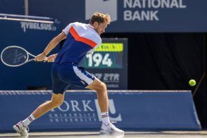 Medvedev 250 victorias pista dura
