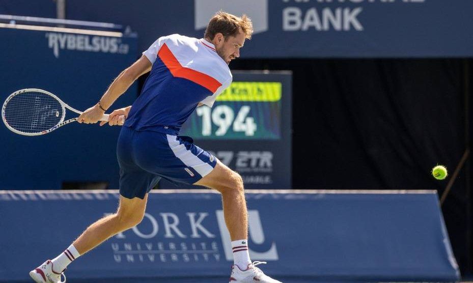 Medvedev 250 victorias pista dura