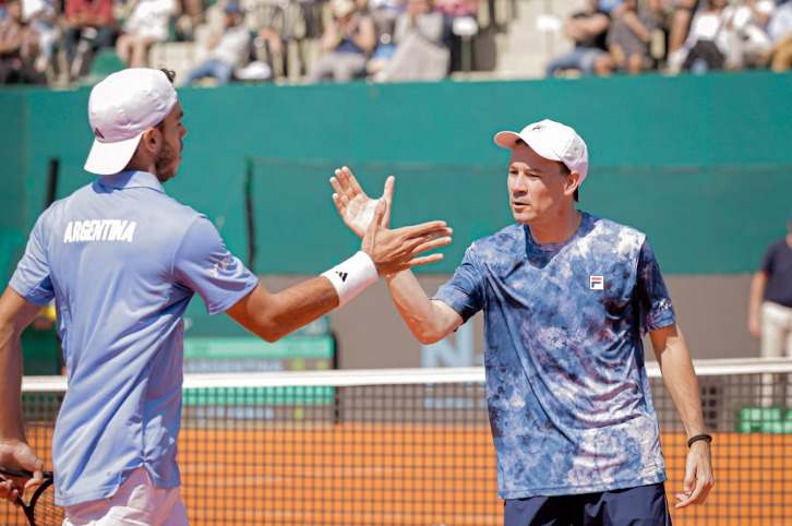 Cerúndolo adelanta a Argentina en la Copa Davis
