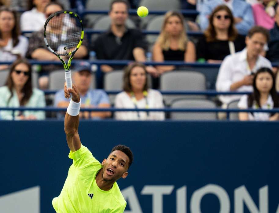 Aliassime sufre para ser semifinalista en el ATP de Basilea
