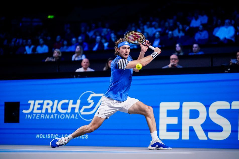 Tsitsipas sufre para vencer a Machac en el ATP de Viena