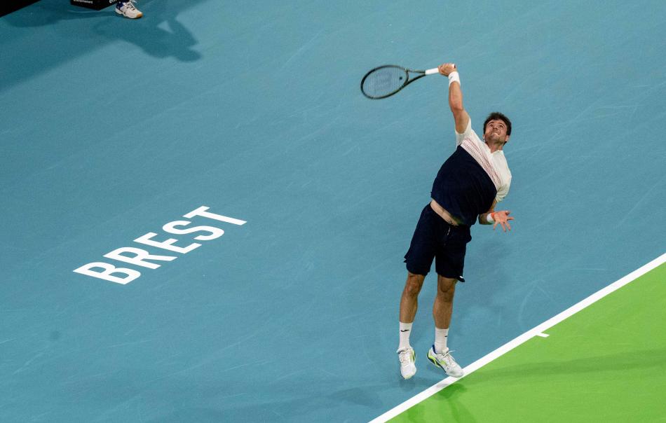 Martínez gana el duelo español ante Munar en Brest