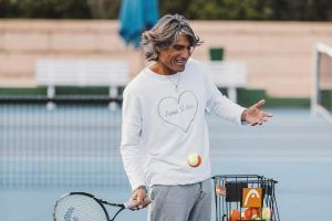 imaz djokovic tiene tenis delante