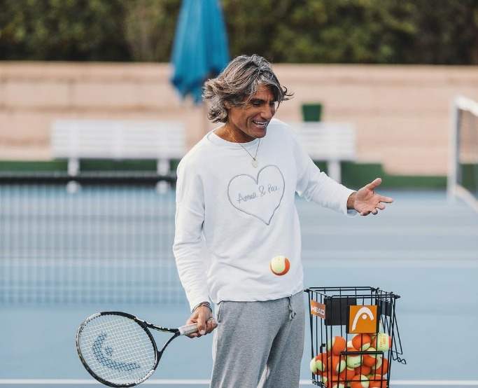 imaz djokovic tiene tenis delante