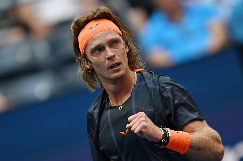 Rublev supera a Paul y avanza en Shanghai