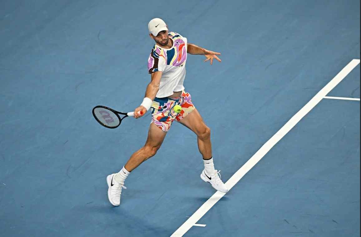 Dimitrov a semifinales en París y aleja a Hurkacz de Turín