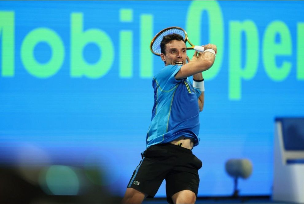 Bautista aplasta fuerte para llegar a la final en Valencia